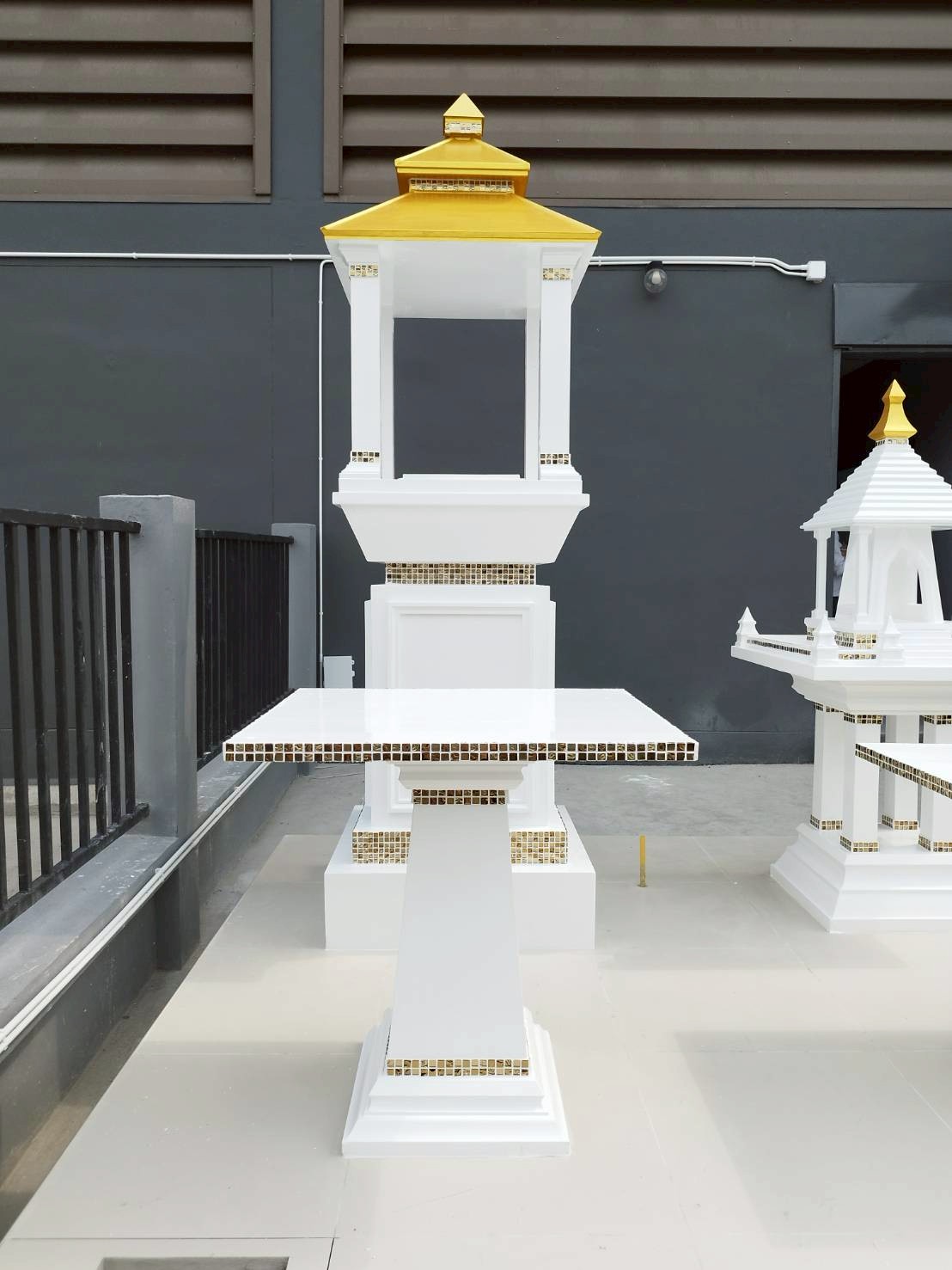 ศาลพระพรหมโมเดิร์น